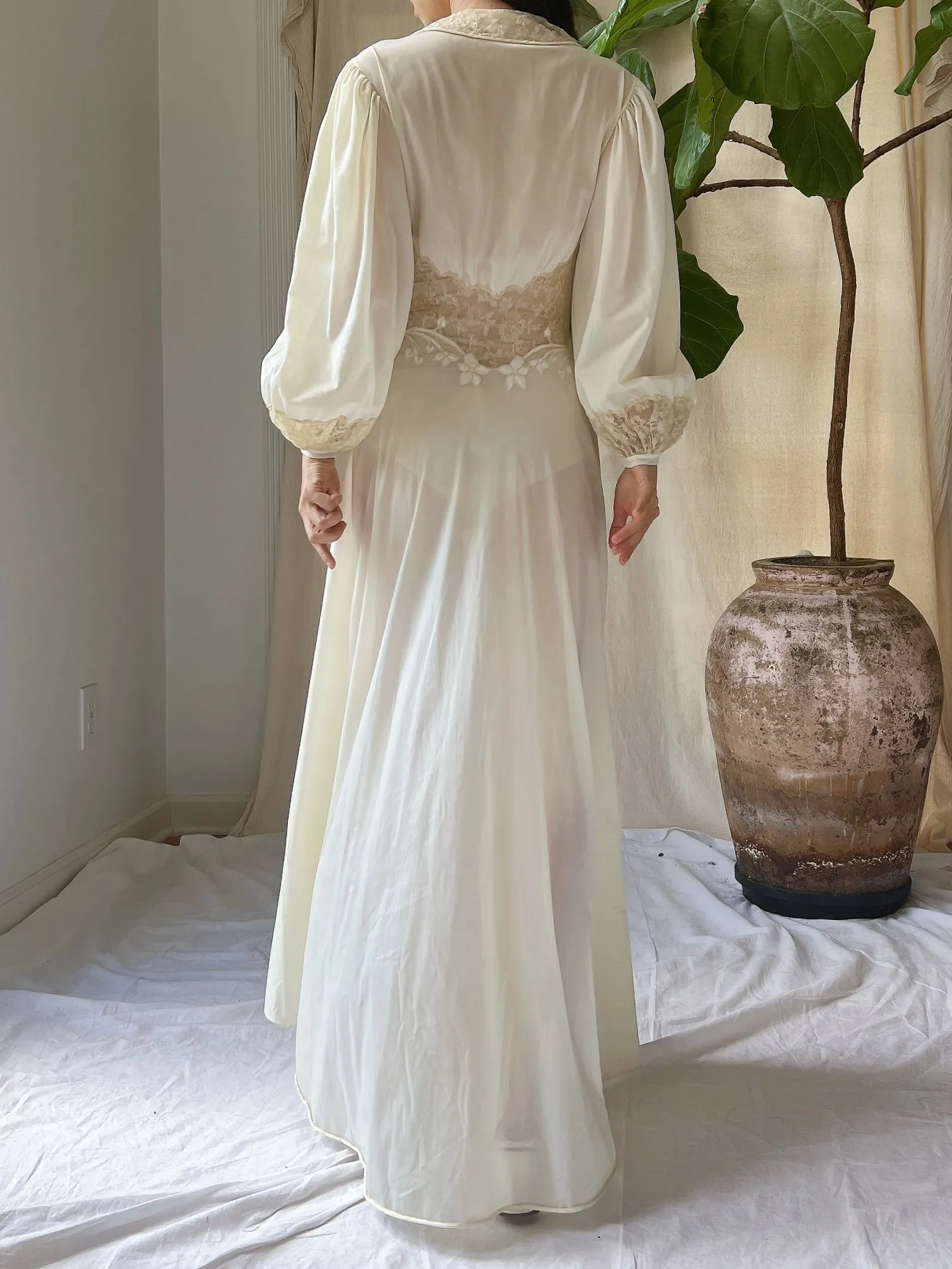 1940s Lace and Nylon Puff Sleeve Dressing Gown - XS