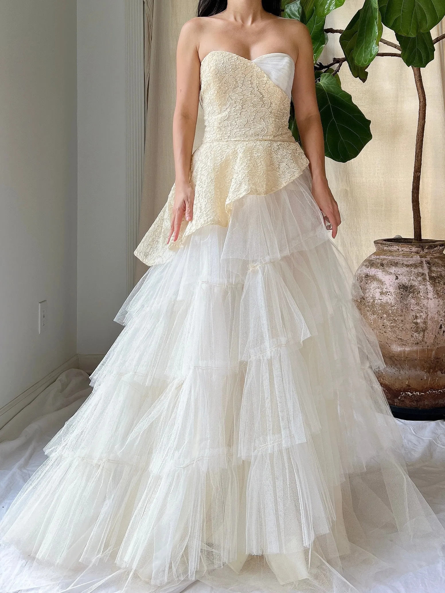 1950s Tulle and Lace Strapless Gown - S