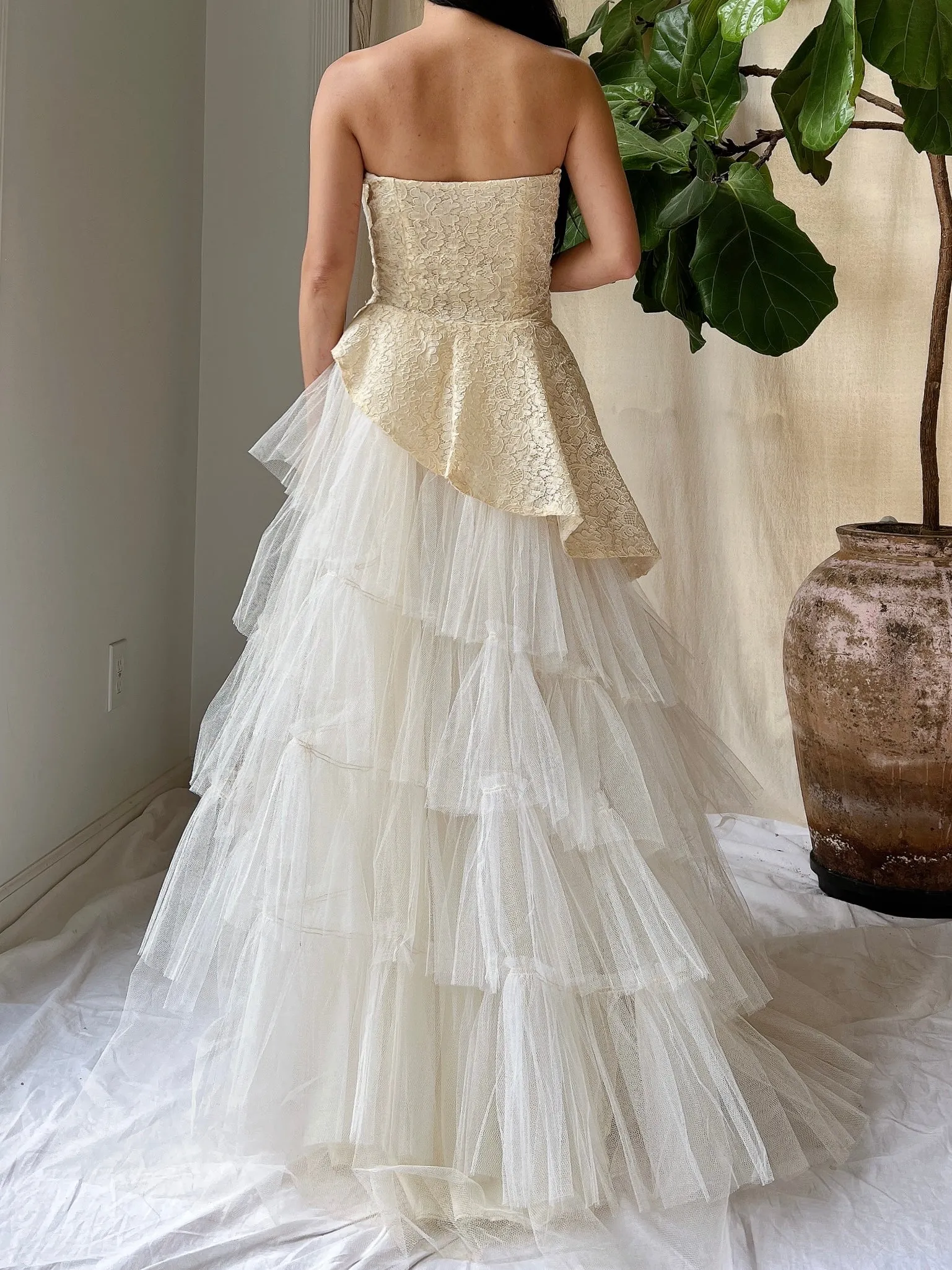 1950s Tulle and Lace Strapless Gown - S
