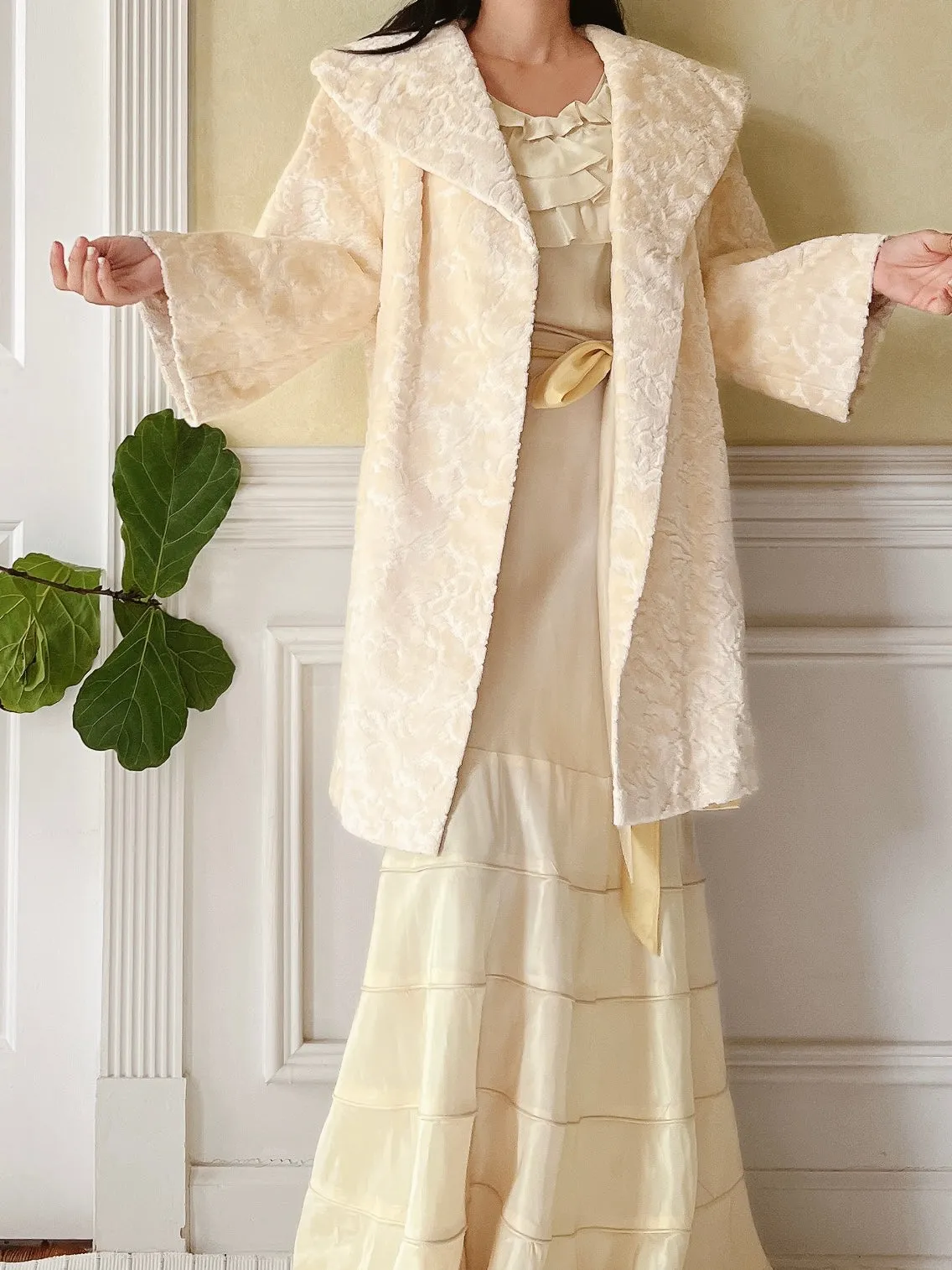 1960s Ivory Tapestry Coat - M