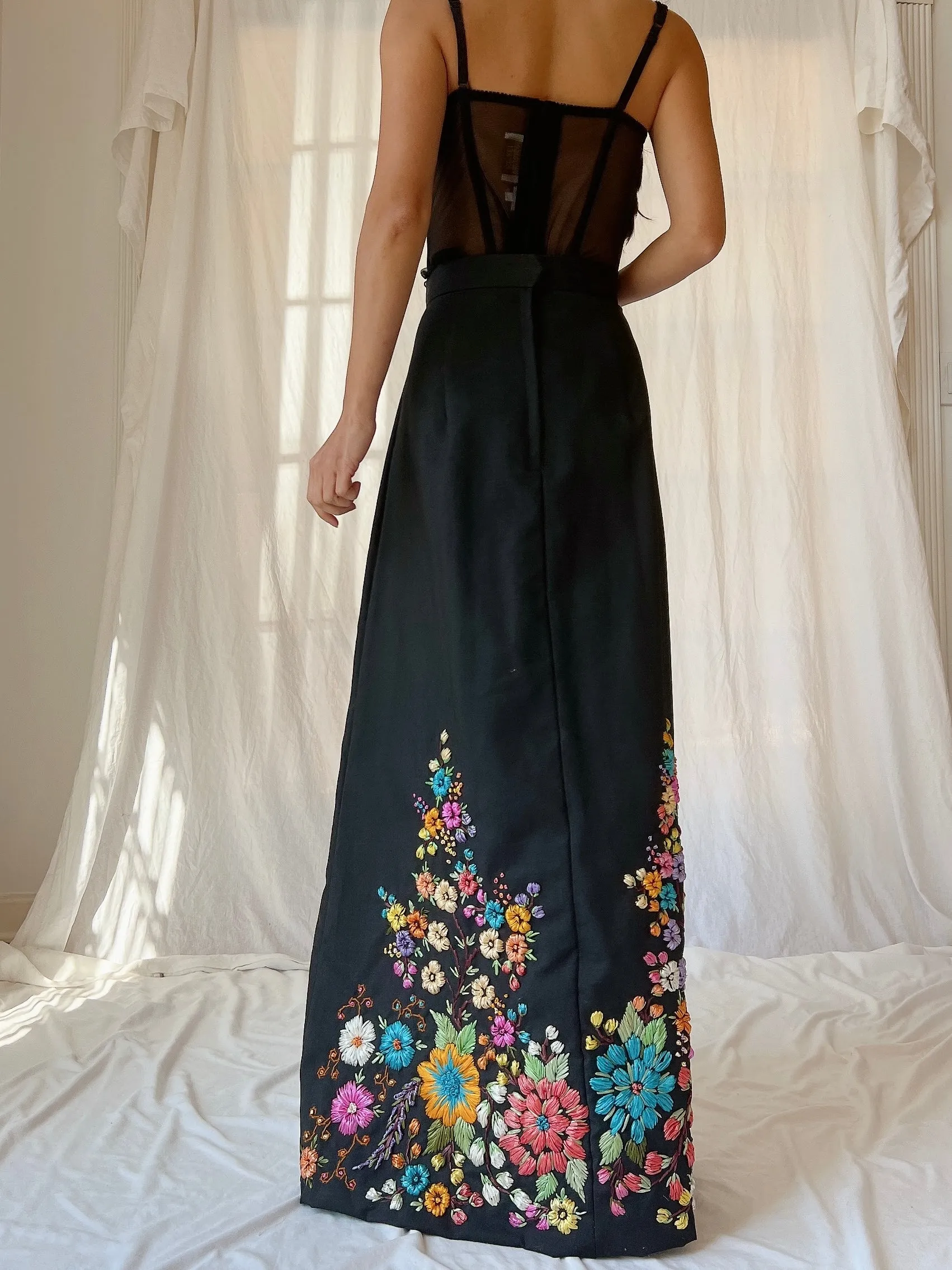 1970s Embroidered Cotton Skirt with Raffia Embroidery - M/L