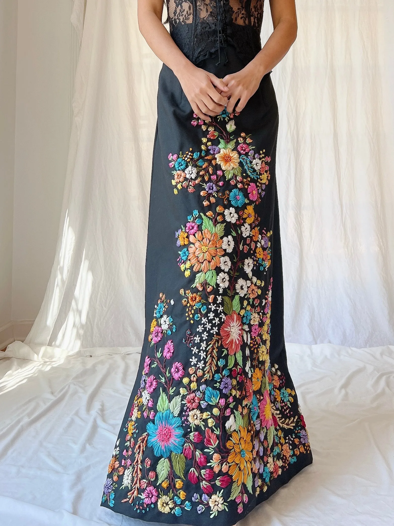 1970s Embroidered Cotton Skirt with Raffia Embroidery - M/L