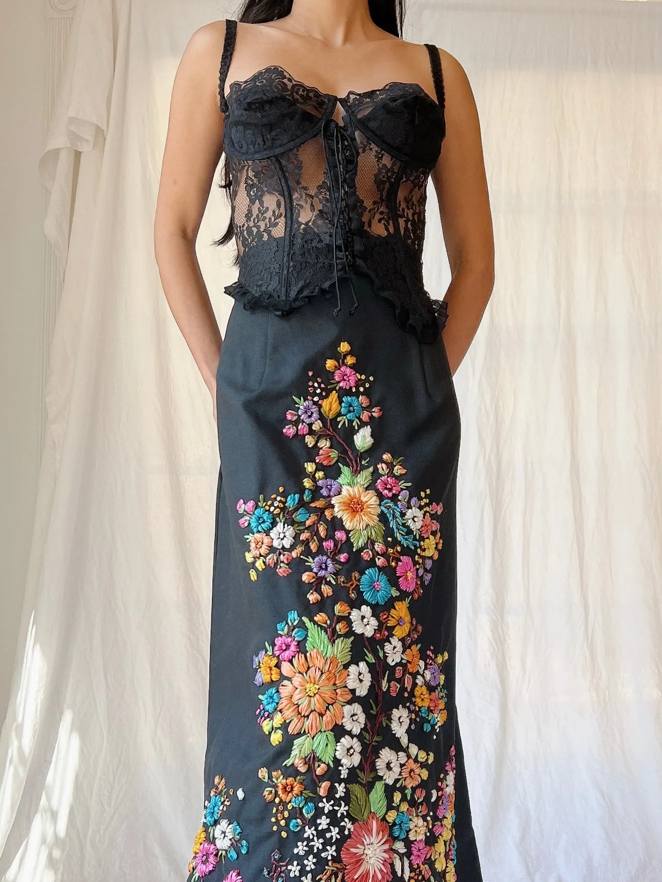 1970s Embroidered Cotton Skirt with Raffia Embroidery - M/L