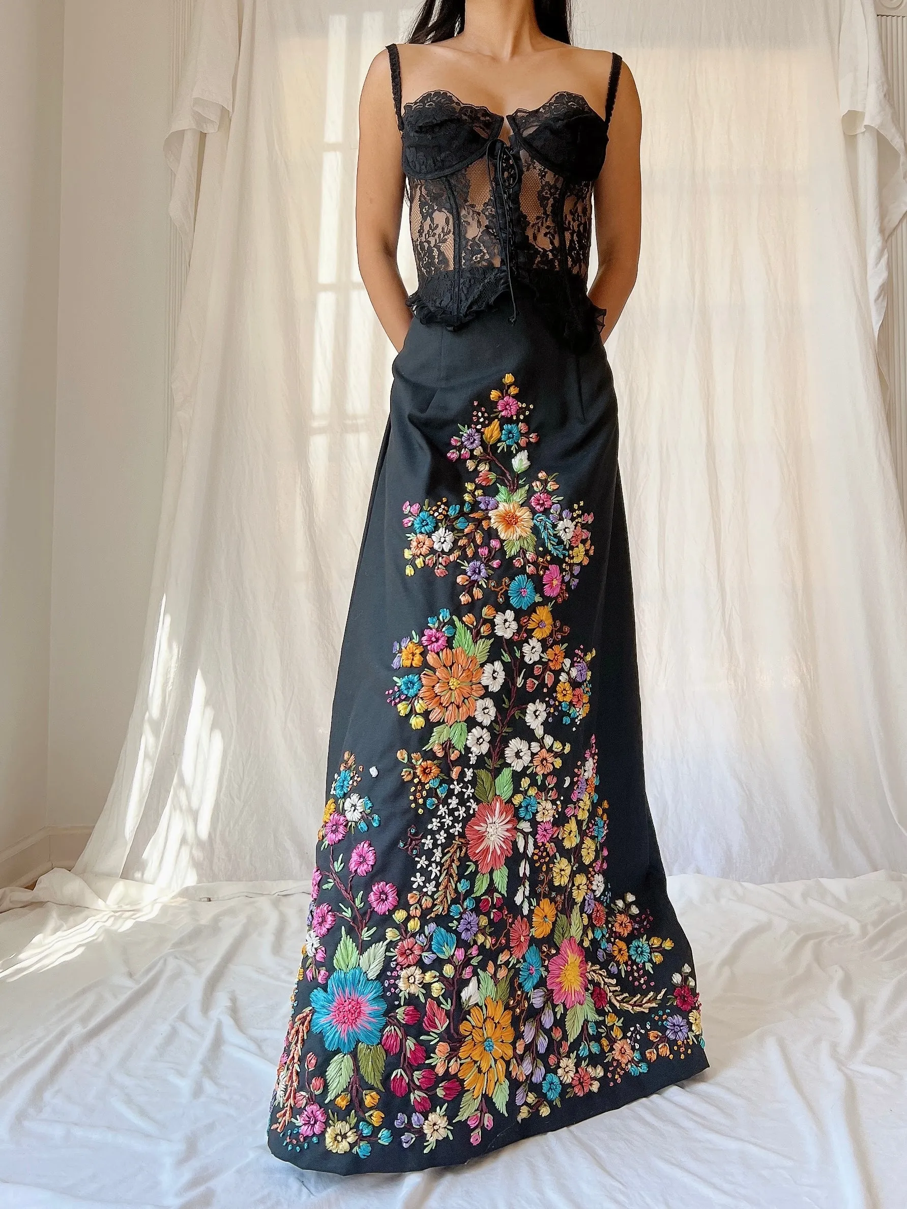 1970s Embroidered Cotton Skirt with Raffia Embroidery - M/L