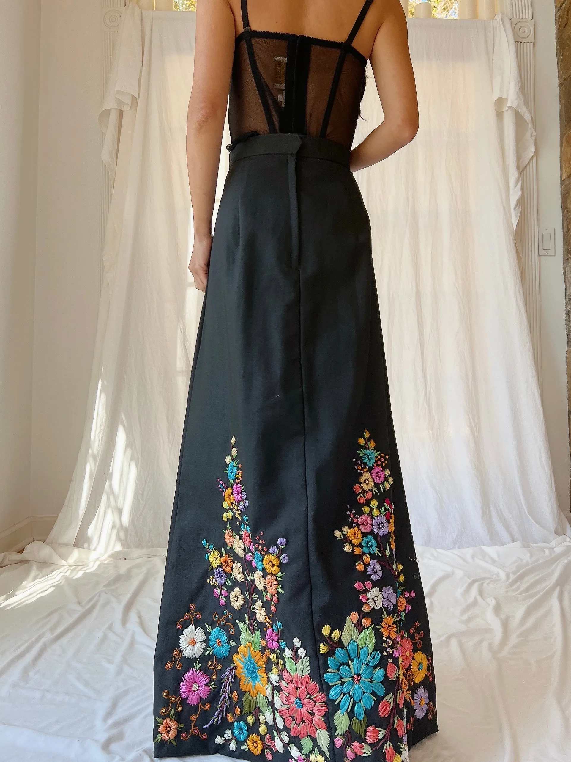 1970s Embroidered Cotton Skirt with Raffia Embroidery - M/L