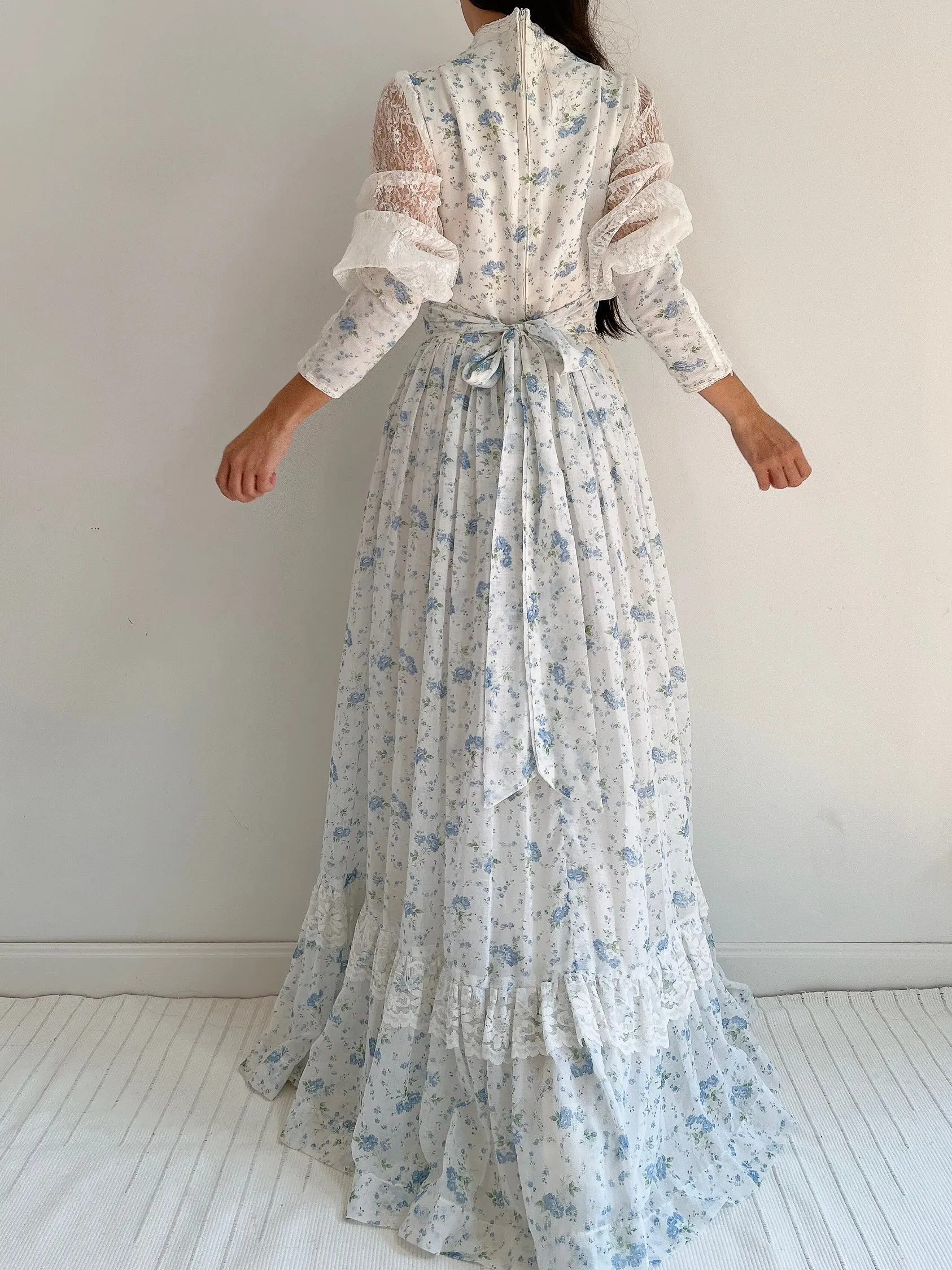 1970s Gunne Sax Puff Sleeves Cotton Dress - S-M