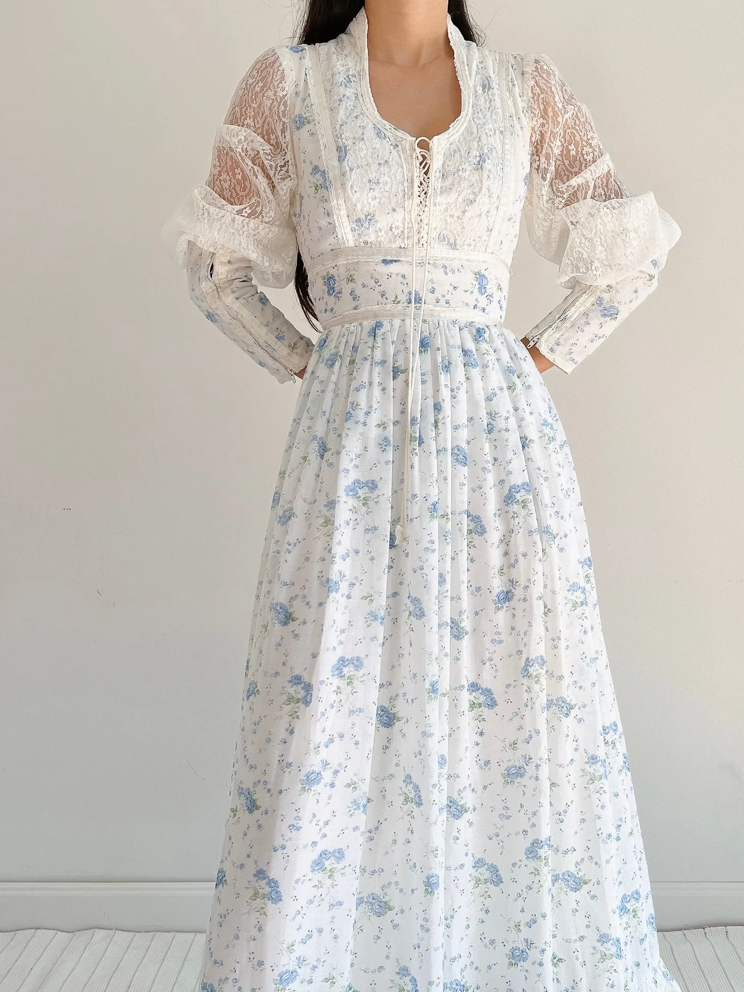 1970s Gunne Sax Puff Sleeves Cotton Dress - S-M