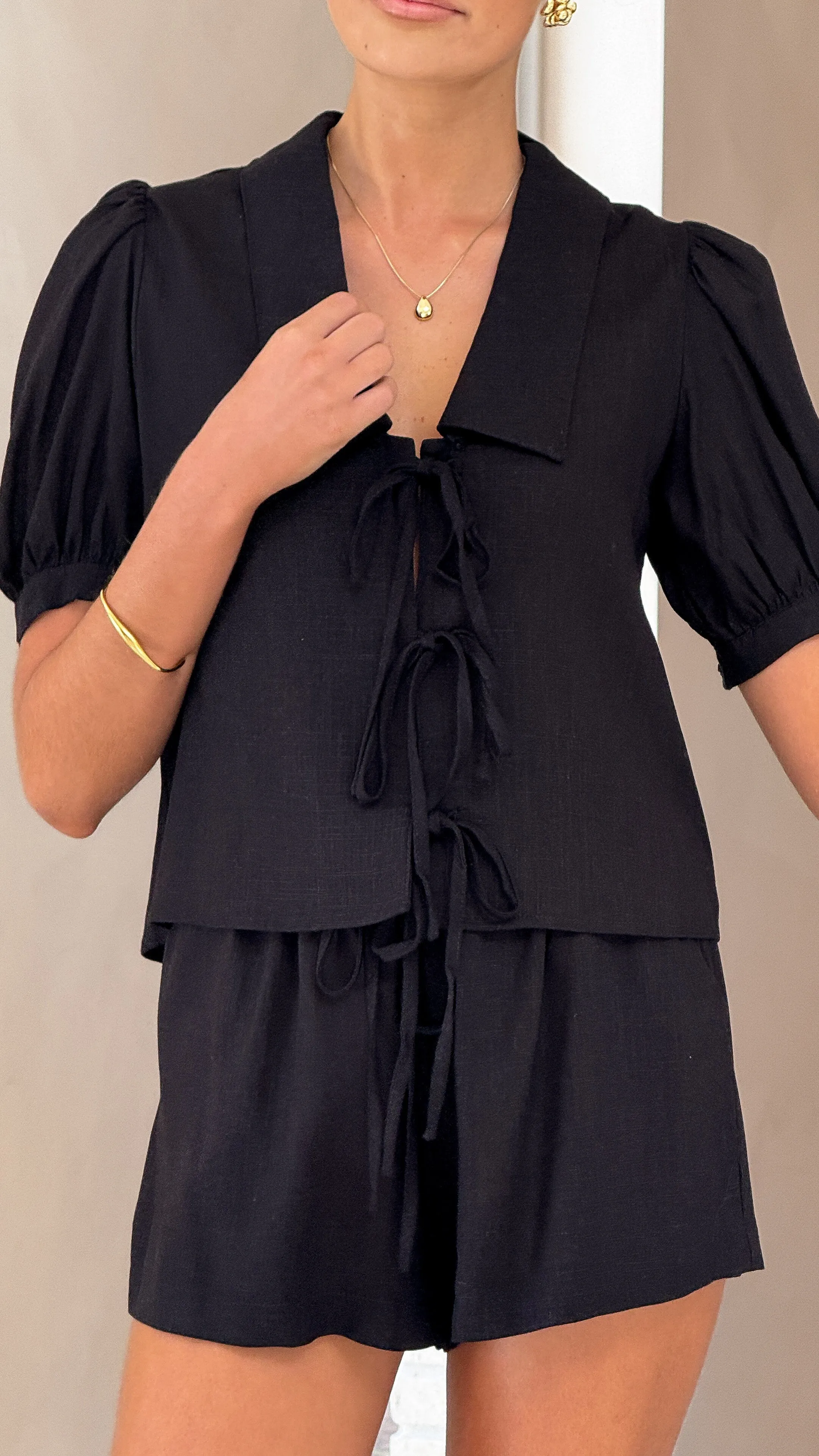 Alma Shorts - Black