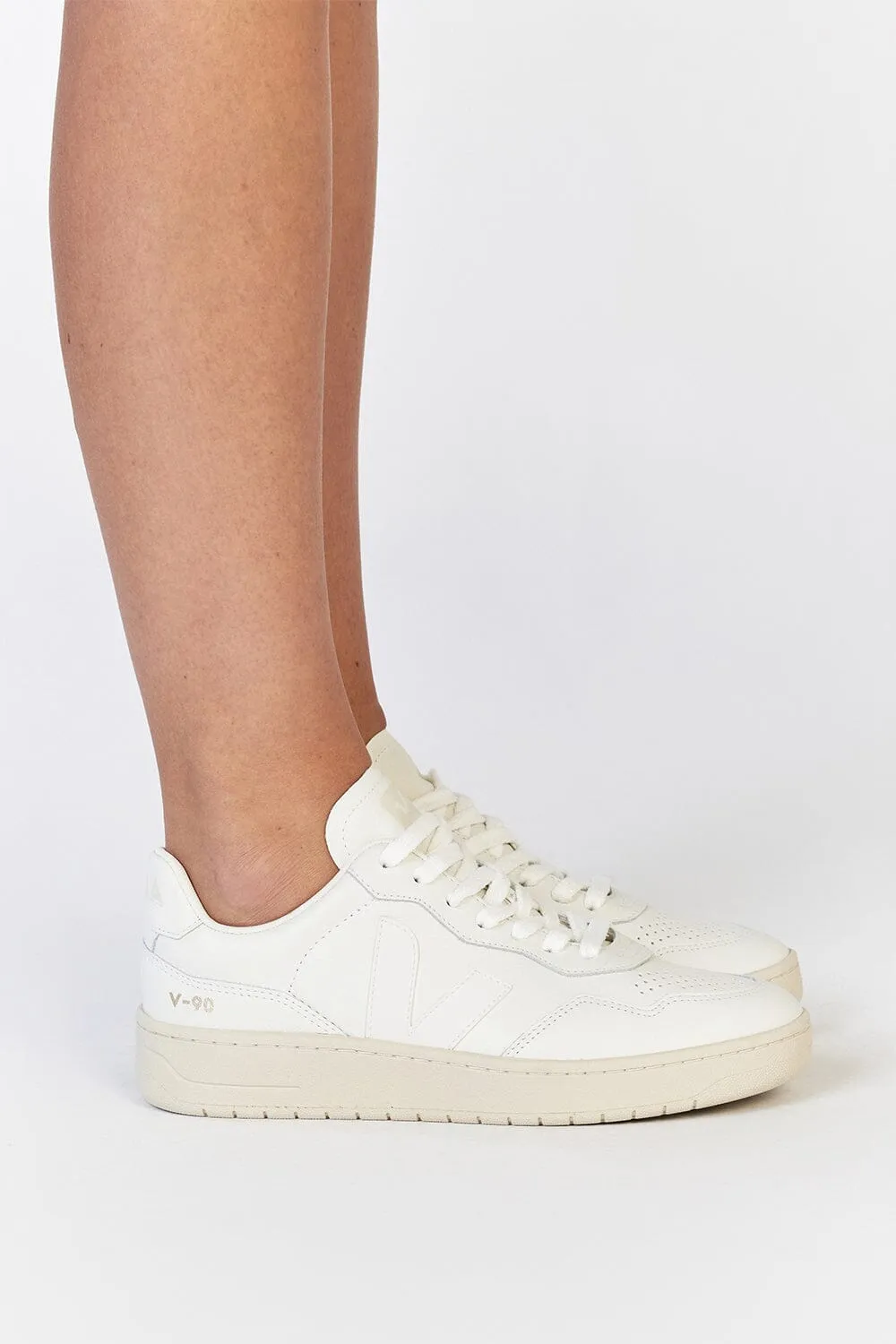 VEJA V-90 O.T. LEATHER EXTRA WHITE