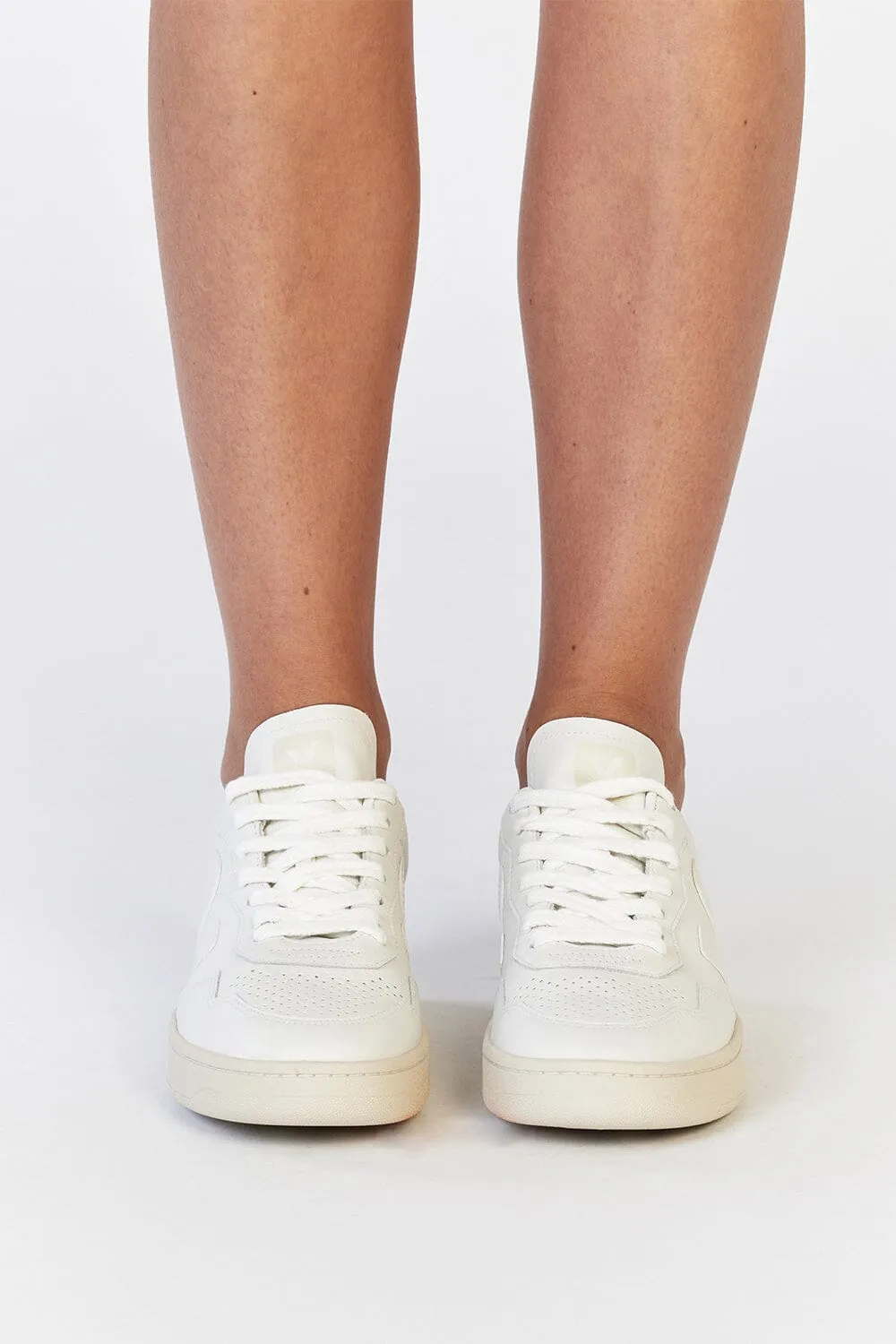 VEJA V-90 O.T. LEATHER EXTRA WHITE