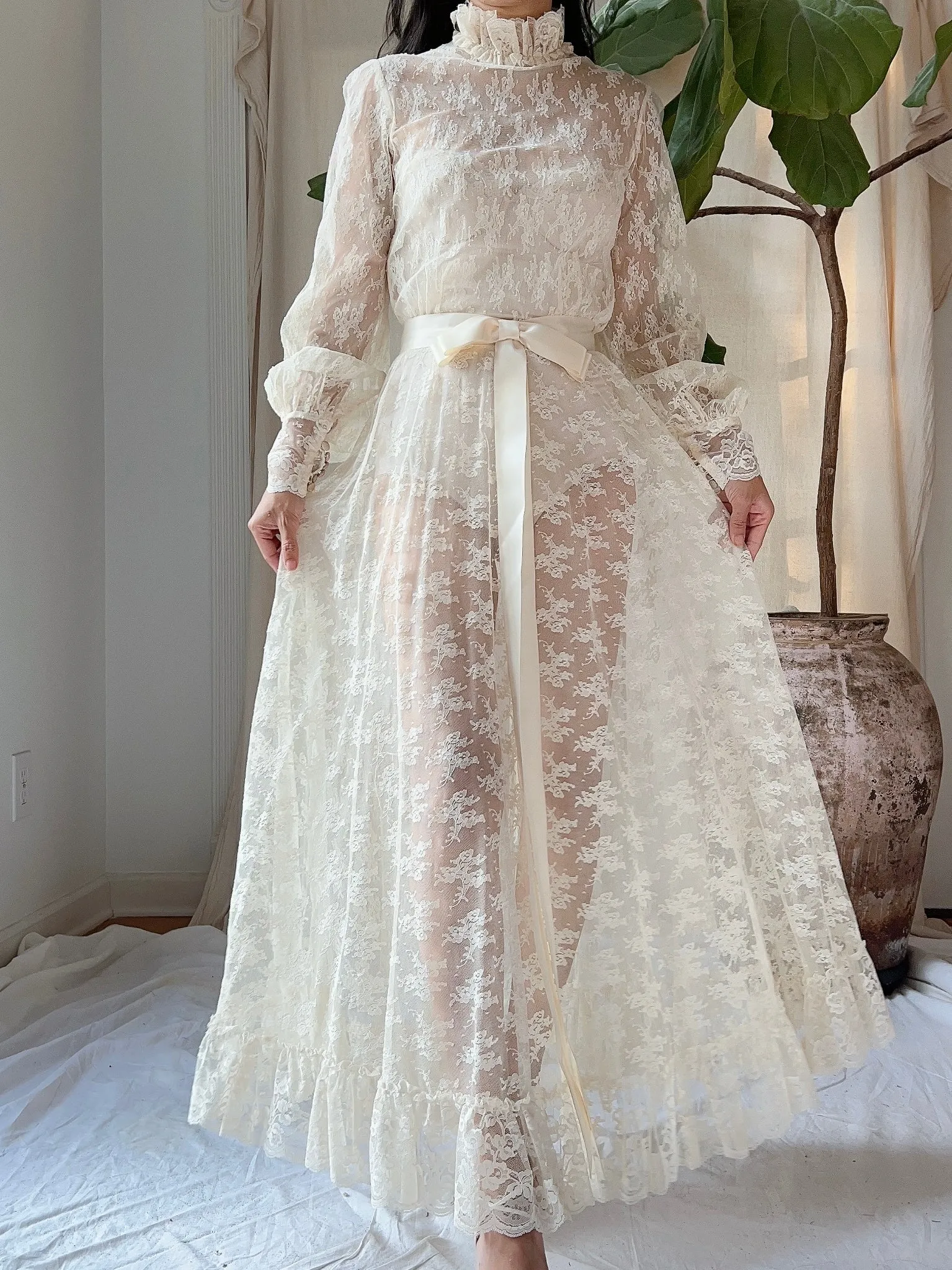 Vintage High Neck Lace Dress - S