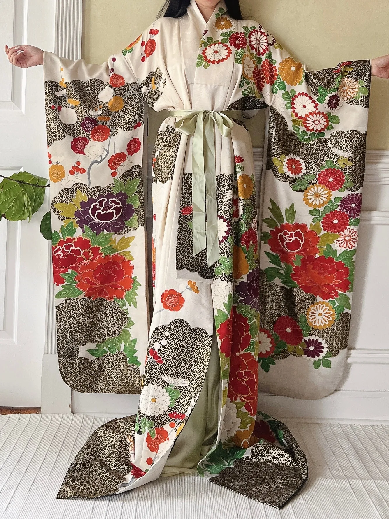Vintage Silk Kimono with Peonies and Daisies - OSFM