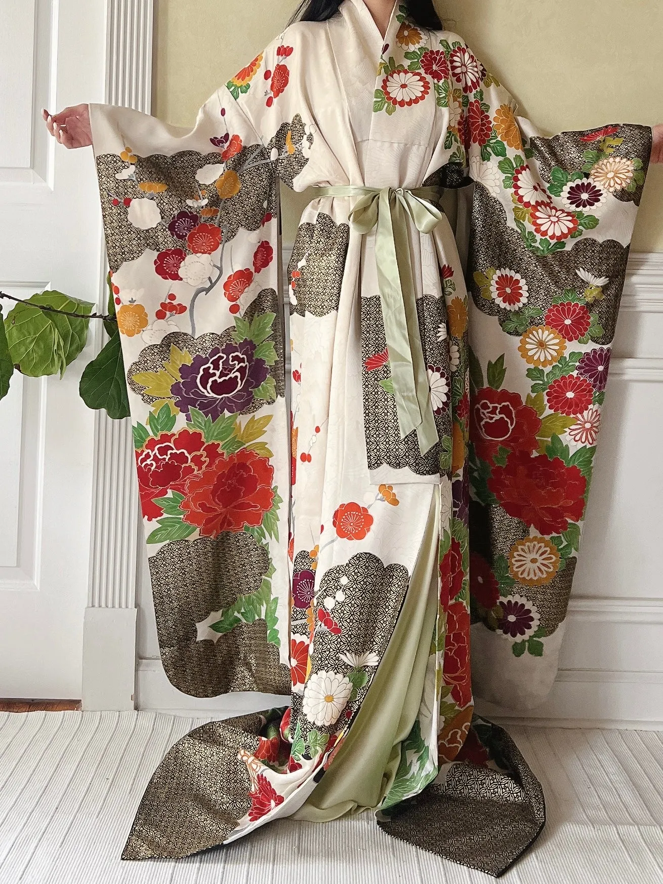 Vintage Silk Kimono with Peonies and Daisies - OSFM